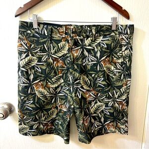 Men’s Banana Republic Aiden Green Shorts Tropical Jungle Tiger Print Size 33